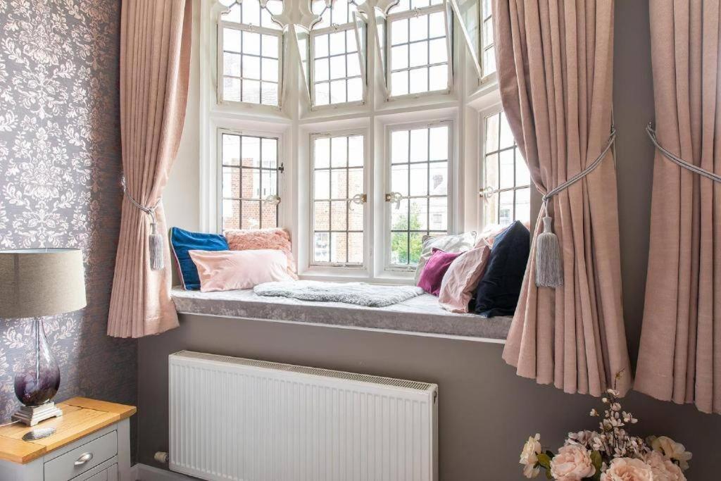 The Most Central Apartment In Canterbury Stunning Interiors, Fully Equipped, City Views And Free Wifi! Luaran gambar