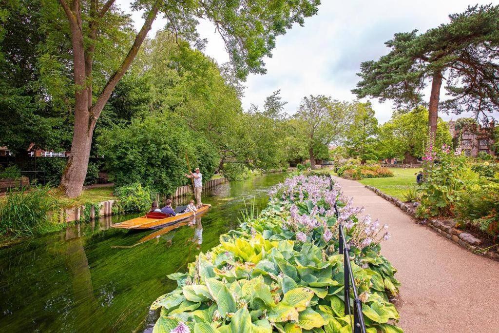 The Most Central Apartment In Canterbury Stunning Interiors, Fully Equipped, City Views And Free Wifi! Luaran gambar