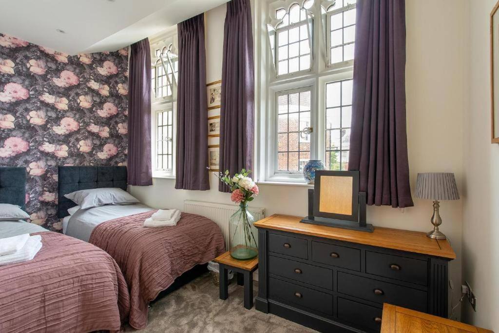 The Most Central Apartment In Canterbury Stunning Interiors, Fully Equipped, City Views And Free Wifi! Luaran gambar