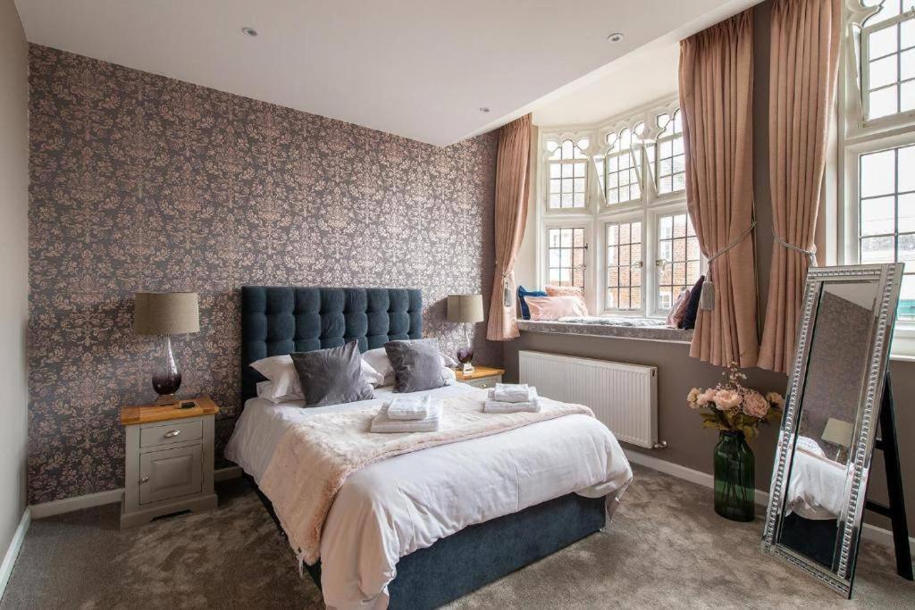 The Most Central Apartment In Canterbury Stunning Interiors, Fully Equipped, City Views And Free Wifi! Luaran gambar