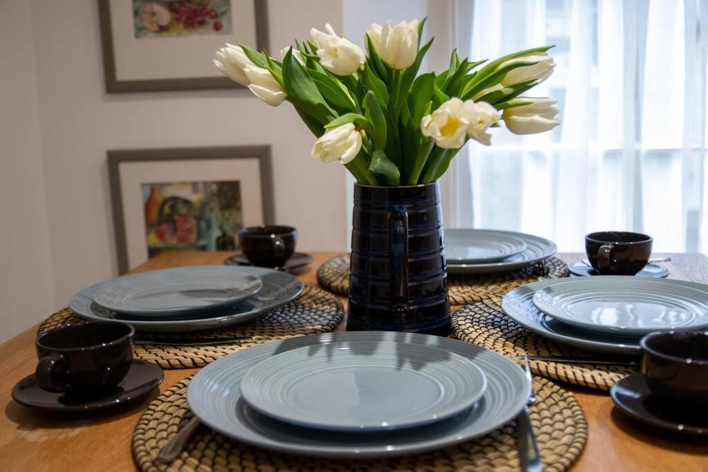 The Most Central Apartment In Canterbury Stunning Interiors, Fully Equipped, City Views And Free Wifi! Luaran gambar