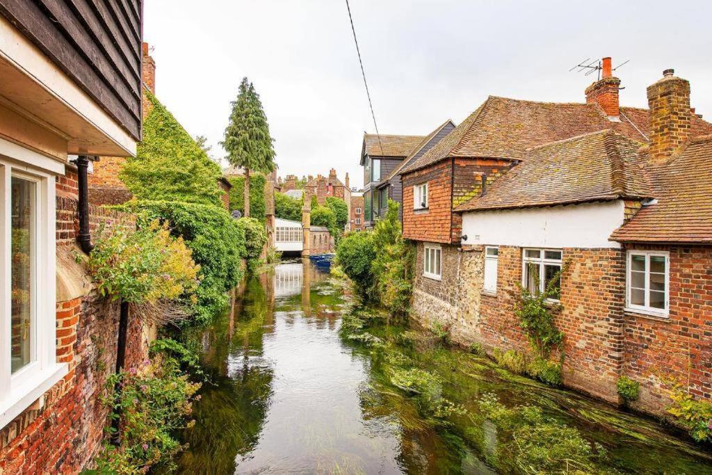 The Most Central Apartment In Canterbury Stunning Interiors, Fully Equipped, City Views And Free Wifi! Luaran gambar
