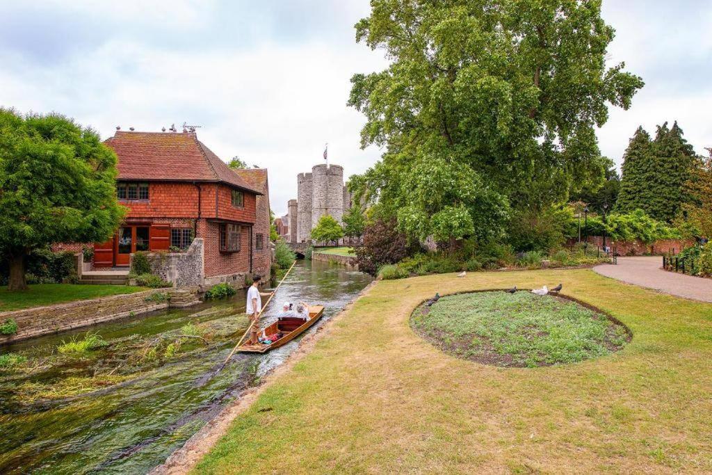 The Most Central Apartment In Canterbury Stunning Interiors, Fully Equipped, City Views And Free Wifi! Luaran gambar