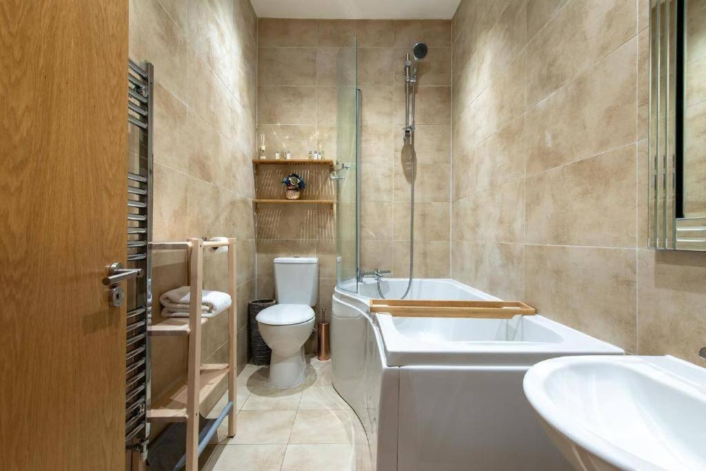 The Most Central Apartment In Canterbury Stunning Interiors, Fully Equipped, City Views And Free Wifi! Luaran gambar