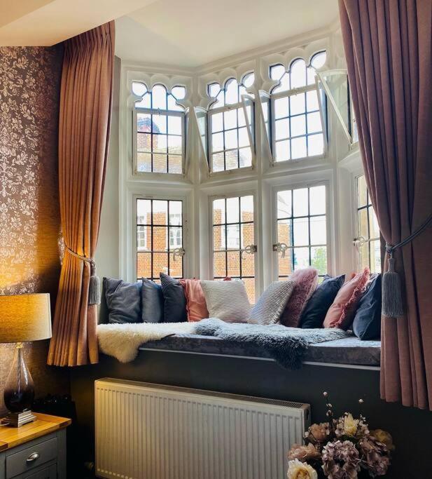 The Most Central Apartment In Canterbury Stunning Interiors, Fully Equipped, City Views And Free Wifi! Luaran gambar