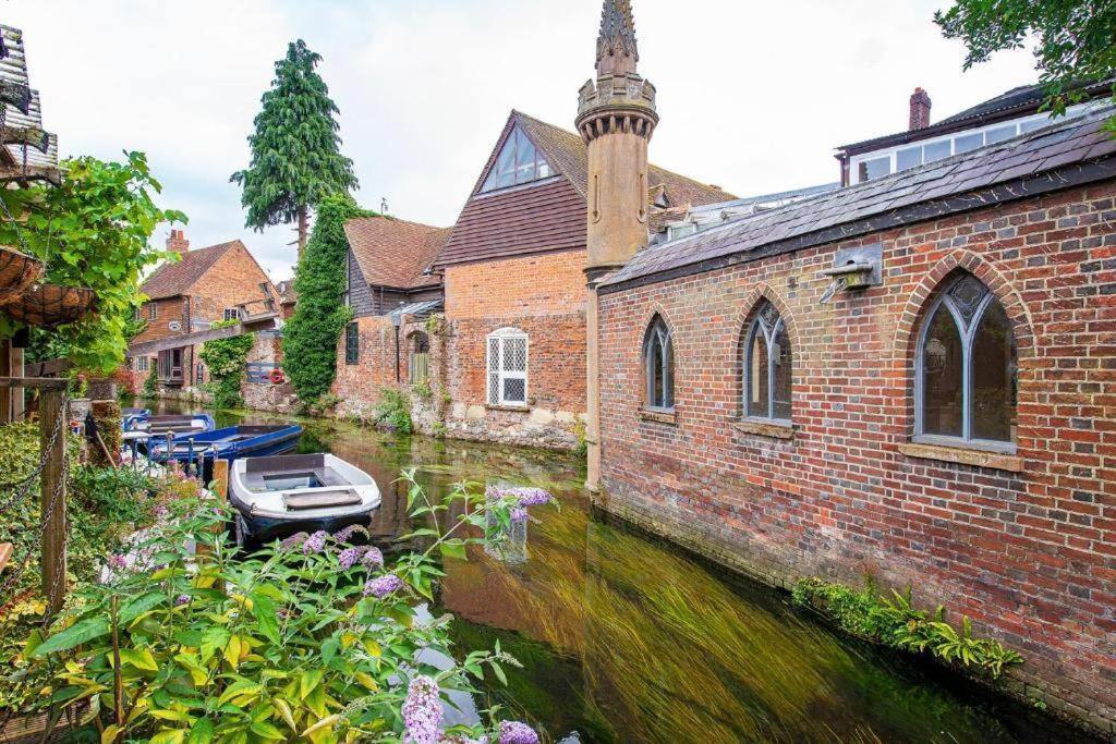 The Most Central Apartment In Canterbury Stunning Interiors, Fully Equipped, City Views And Free Wifi! Luaran gambar