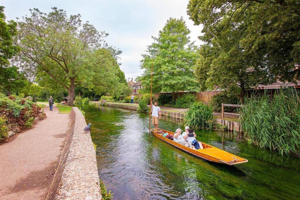The Most Central Apartment In Canterbury Stunning Interiors, Fully Equipped, City Views And Free Wifi! Luaran gambar
