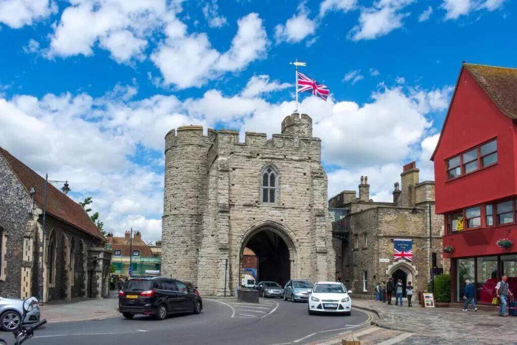 The Most Central Apartment In Canterbury Stunning Interiors, Fully Equipped, City Views And Free Wifi! Luaran gambar