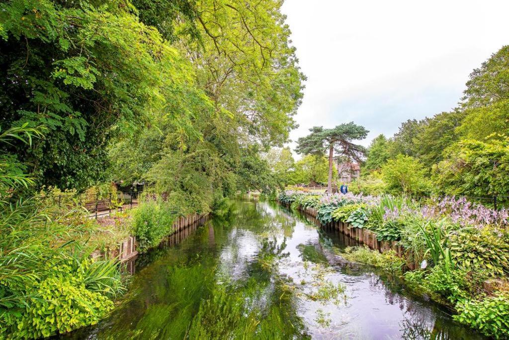 The Most Central Apartment In Canterbury Stunning Interiors, Fully Equipped, City Views And Free Wifi! Luaran gambar