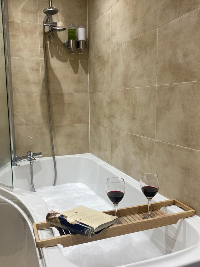 The Most Central Apartment In Canterbury Stunning Interiors, Fully Equipped, City Views And Free Wifi! Luaran gambar