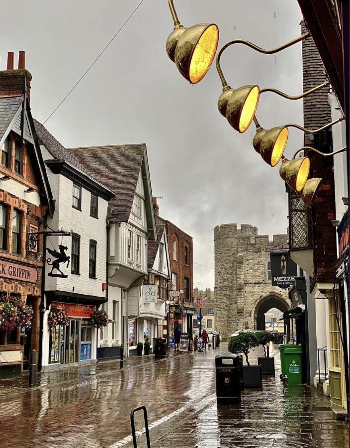 The Most Central Apartment In Canterbury Stunning Interiors, Fully Equipped, City Views And Free Wifi! Luaran gambar